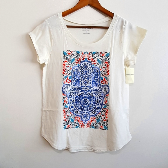 🆕 Lucky Brand Short Sleeve Top with Print in Chest. Size Medium (37” Chest) - Picture 3 of 9